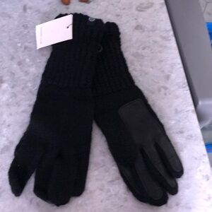 NWT - UGG black knit gloves with leather palms